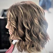 Ruiz Gómez Hair Concept cabello con ondas
